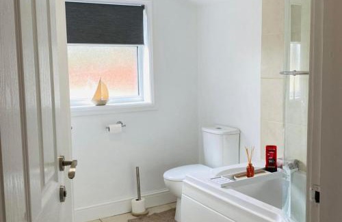 Hethel Apartment | 1 bed-Sleeps 4-Garden-Near Snetterton Circuit