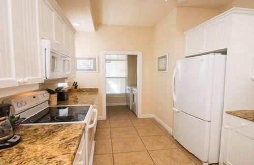 Bradenton Beach Hotel | 1 Bedroom, 1 Bathroom Deluxe Partial View. Pet Friendly