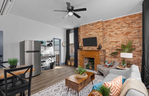 Downtown Apartment | 1 bedroom, 1 bathroom suite in Downtown Augusta