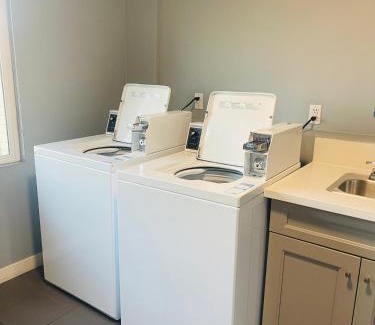 Westlake Apartment | 1 Bedroom 1 Bathroom Near Crypto Center