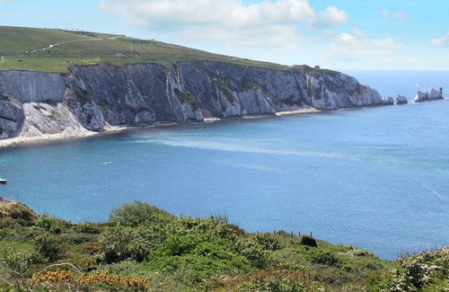 Totland Bay Cottage | 1 bedroom accommodation in Totland, near Freshwater
