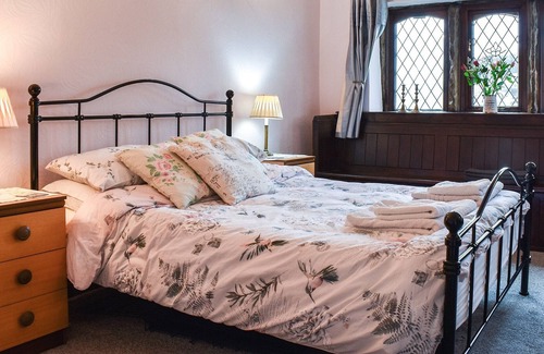 Ainley Top Cottage | 1 bedroom accommodation in Golcar, near Holmfirth