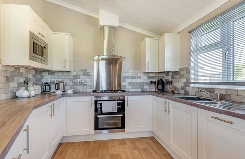 Upper Battlefield Ski Chalet | 1 bedroom accommodation in Shrewsbury