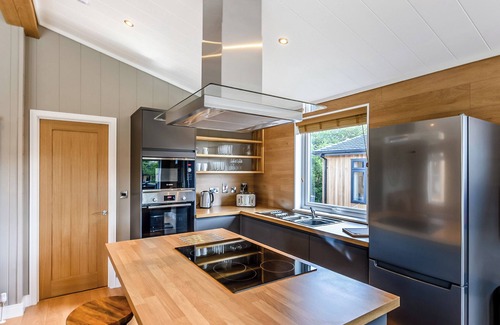 Saintbury Ski Chalet | 1 bedroom accommodation in Snitterfield, Stratford Upon Avon