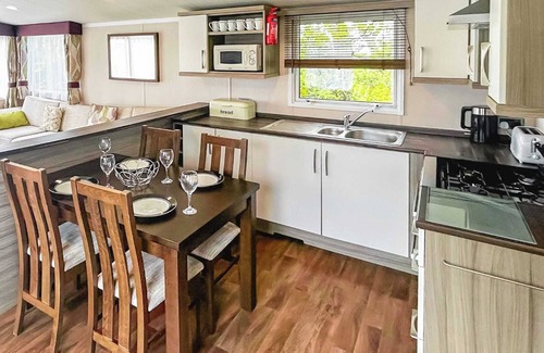 Ningwood House | 1 bedroom accommodation in Newbridge, Nr Yarmouth