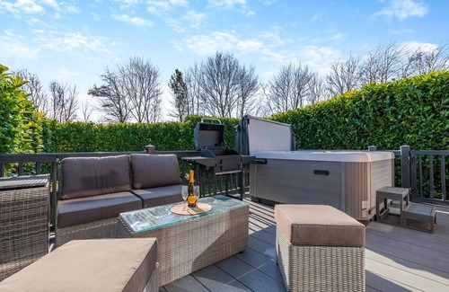 Arnold Ski Chalet | 1 bedroom accommodation in Skirlaugh, Nr Hull