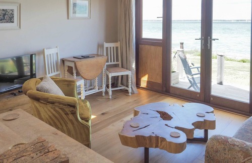 Cowes Cabin | 1 bedroom accommodation in Cowes