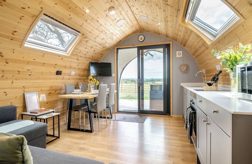 Blackford Ski Chalet | 1 bedroom accommodation in Yeovil