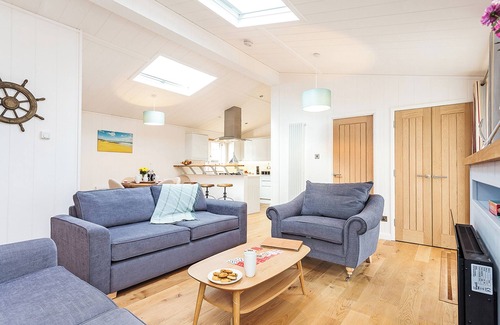 Ryde Ski Chalet | 1 bedroom accommodation in Wootton Bridge, Nr Cowes