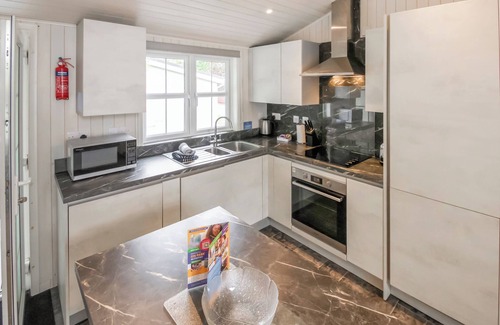 New Forest District Ski Chalet | 1 bedroom accommodation in Milford-on-Sea, Nr Lymington