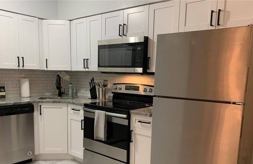 Oakford Park Apartment | 1 Bedroom Apartment (423875) by Houzlet