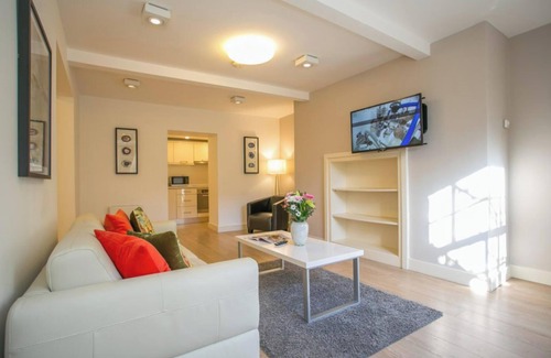 City Centre Dublin Apartment | 1 Bedroom Apartment Close to Iveagh Gardens