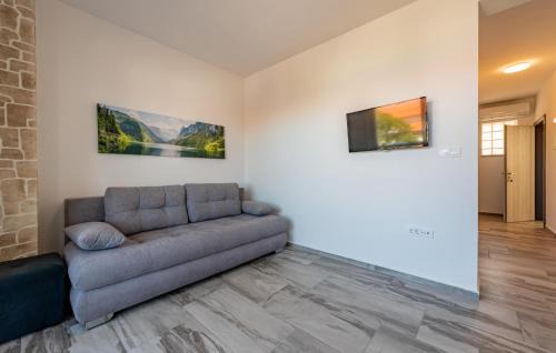 Prizna Apartment | 1 Bedroom Awesome Apartment In Prizna