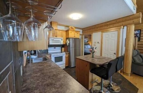 East Kootenay Cabin | 1 bedroom cabin w/Loft at River Bend