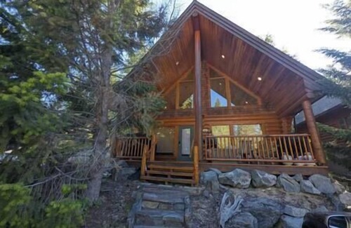 East Kootenay Cabin | 1 bedroom cabin w/Loft at River Bend