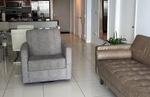 Edgewater Condo | 1 Bedroom Condo 327089 by Houzlet