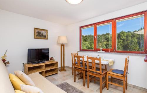 Mrzla Vodica Apartment | 1 Bedroom Cozy Apartment In Lokve