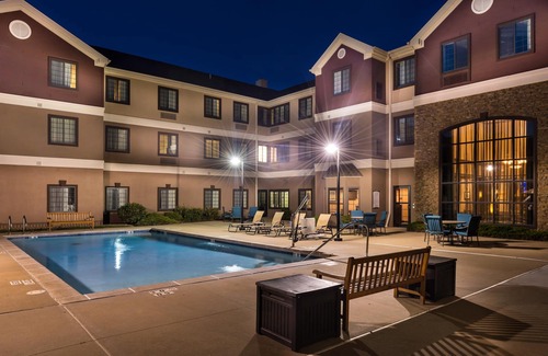 O'Fallon Condo | 1 Bedroom | Pool & Gym. Free Breakfast