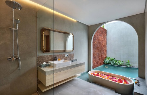 Central Seminyak Villa | 1 Bedroom Private Pool Villa with Bathtub at Ubud