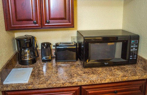 Cocoa Beach Resort | 1 Bedroom Resort Suite, sleeps 6, just steps from the beach