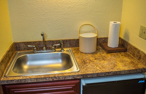 Cocoa Beach Resort | 1 Bedroom Resort Suite, sleeps 6, just steps from the beach