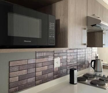 Greater Johannesburg Metropolitan Area Apartment | 1 Bedroom Sleek, Spotless, Work-from-home Sanctuary