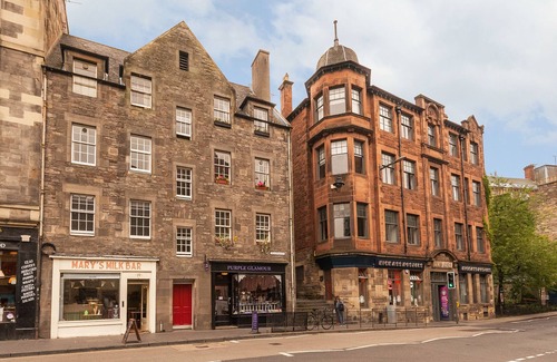 Old Town Apartment | 1 bedroom + sofabed property with a fantastic view of Edinburgh Castle