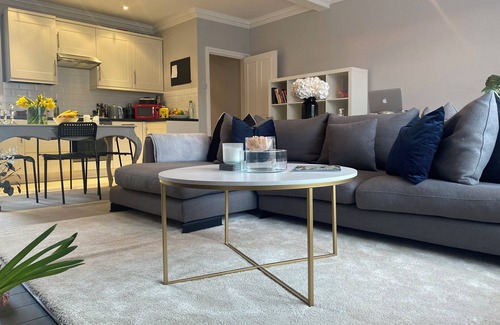 Parsons Green and Walham Apartment | 1-Bedroom Spacious Apartment in Parsons Green Village