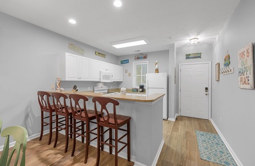 North Myrtle Beach Condo | 1 Block to Beach!⛱ 6 pools/spas!🌞Golf Carts Allowed!⛳Walk to Main Street!🍹