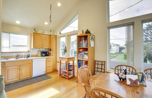 Rockaway Beach Cottage | 1 Block to Twin Rocks Beach: Pet-Friendly Cottage