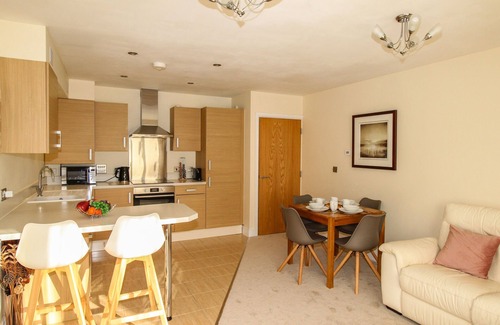 Southbourne Cottage | 1 BLUE WATERS, country holiday cottage, with a garden in Southbourne