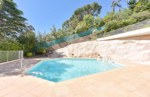 Cannes La Bocca Apartment | 1-Br apartment calm sea view pool and parking garage