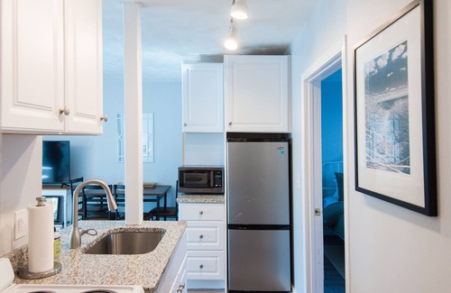 Newport Condo | 1-BR Condo in Downtown Newport! Steps to Thames St