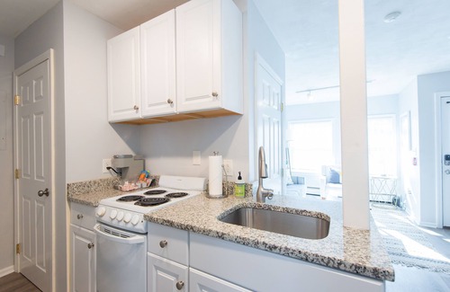 Newport Condo | 1-BR Condo in Downtown Newport! Steps to Thames St