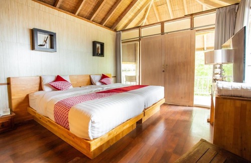 Mumbul House | 1 BR Private Wooden Cabin in Nusa Dua