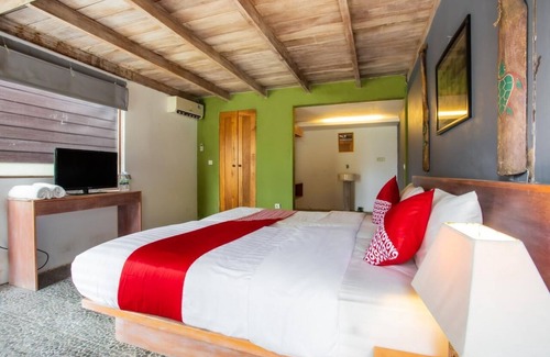 Mumbul House | 1 BR Private Wooden Cabin in Nusa Dua