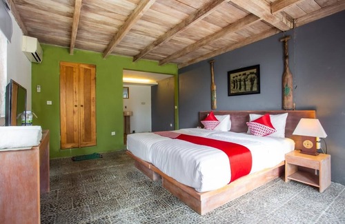 Mumbul House | 1 BR Private Wooden Cabin in Nusa Dua
