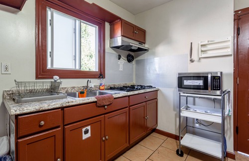 Hillside House | ⭐️ 1 Bus Stop to NYC✈️EWR Airport 4BR House+Hot Tub+Free Parking