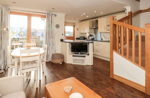 Bugford Cottage | 1 COURT COTTAGE, HILLFIELD VILLAGE, family friendly in Dartmouth
