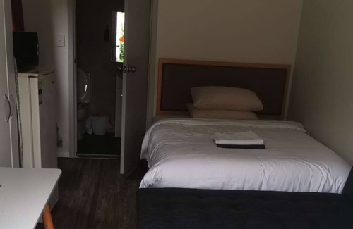 Mount Albert Ski Chalet | 1 Double and 1 sofa bed Garden Chalet B