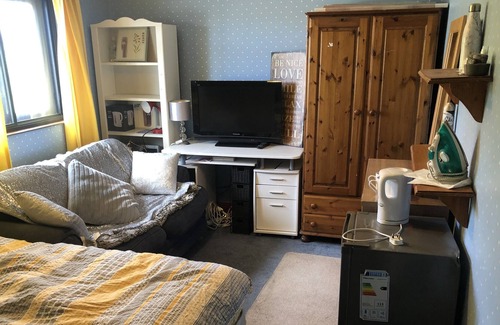 Claverham House | 1 Double Room in beautiful farmhouse near Bristol Airport with wifi