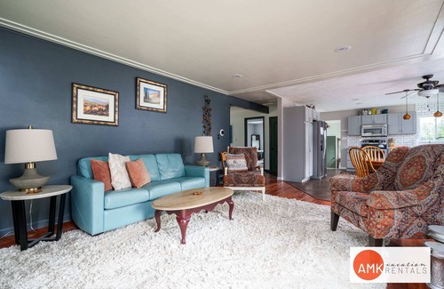 Holland House | 1 Happy Acre Summary: