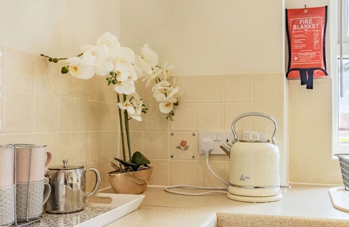 Roundham Apartment | 1 HIGHCLIFFE MEWS, family friendly, with a garden in Paignton