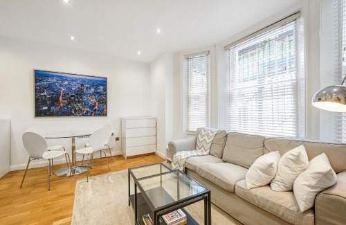 Earl's Court Apartment | 1 King Bed Fast Wifi Earls Court 2 pax