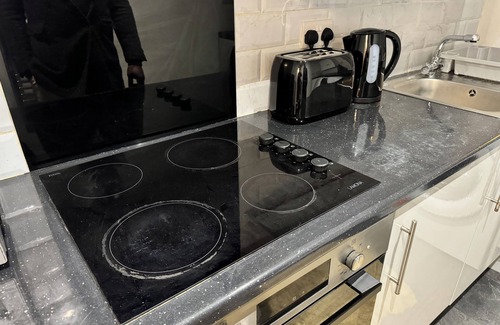 Derby Apartment | 1 Luxe Bed Apt GView Derby City n