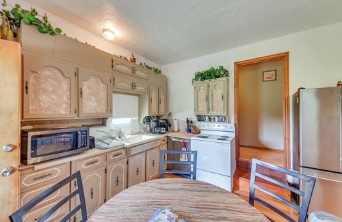 Kingston House | 1 Mi to Boat Ramp: Lake Texoma Getaway w/Deck