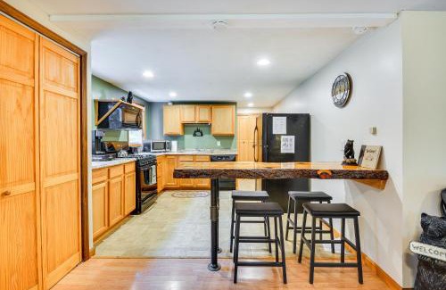 Brantingham House | 1 Mi to Brantingham Lake New York Getaway!