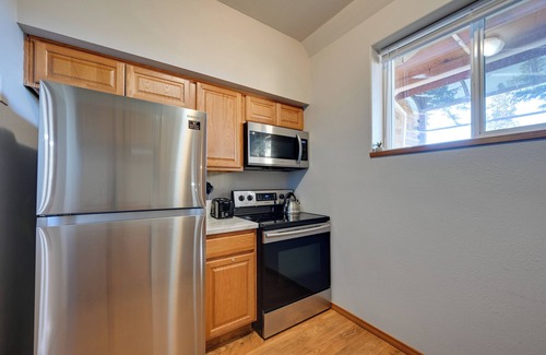 Boston Harbor Apartment | 1 Mi to Burfoot Park: Olympia Apt w/Scenic Views