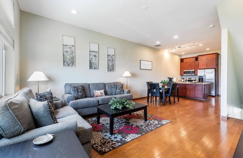 Hilltop House | <1 mi to Dome | 3BD 2.5BA | Townhouse | Garage -20