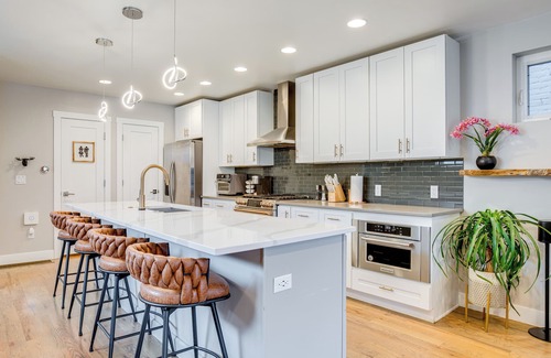 Lincoln Park House | 1 Mi to Dtwn Denver: Sleek Duplex w/Rooftop Deck!